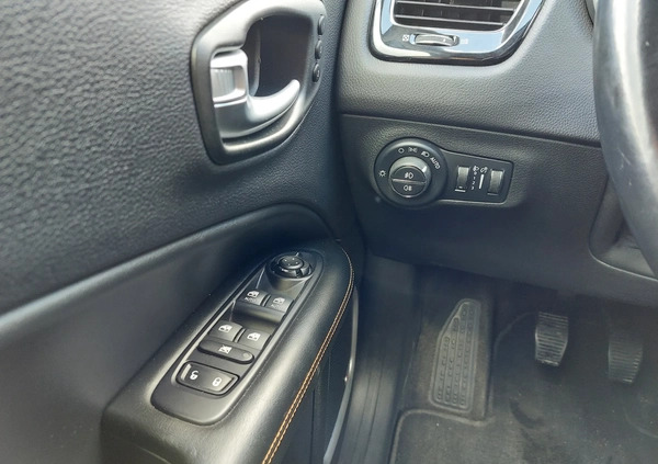 Jeep Compass cena 65900 przebieg: 171000, rok produkcji 2018 z Sanok małe 352